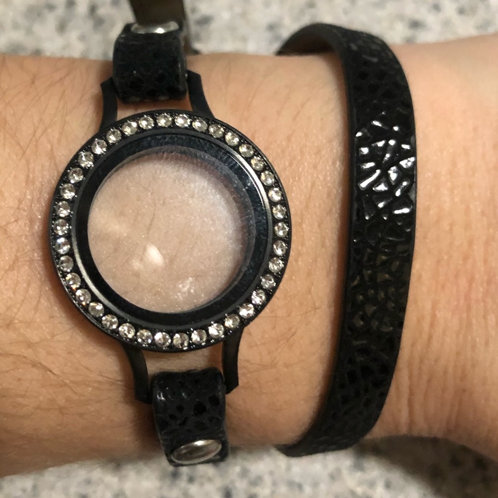 Origami Owl Leather wrap & Locket